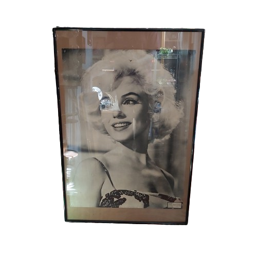 Ancienne affiche de Marilyn Monroe encadrée.
