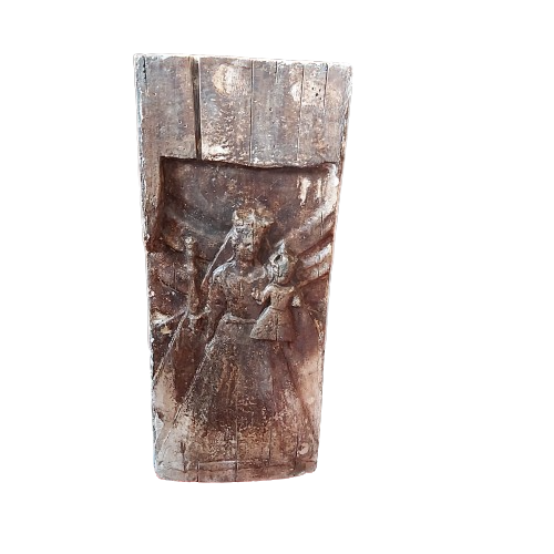 Vierge à l'enfant en platre patiné.