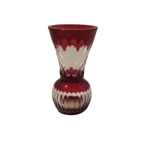 Un vase doublé taillé rose en cristal du val st-Lambert.